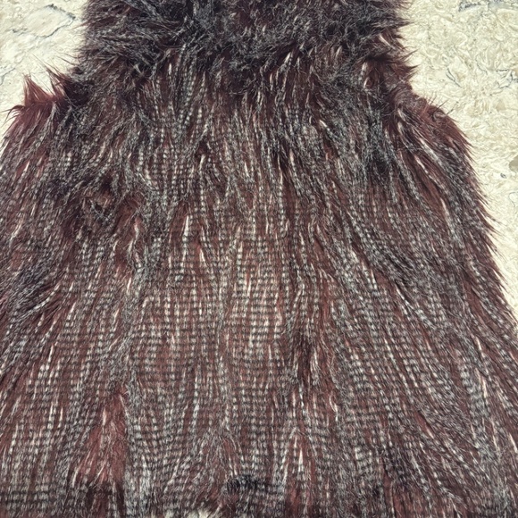 Chelsea & Violet Faux Fur Sleeveless Vest Size M - Picture 2 of 3